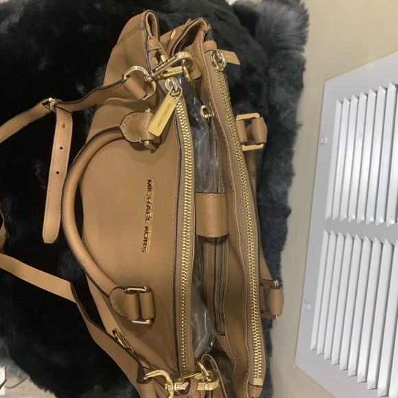 Authentic Michael kors handbag euc - Picture 6 of 8